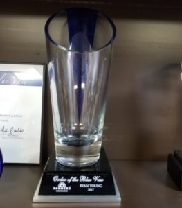 farmers insurance blue vase award